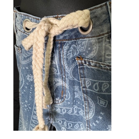 Oli & Hali Blue Patterned Women Jeans - Picture 2 of 3